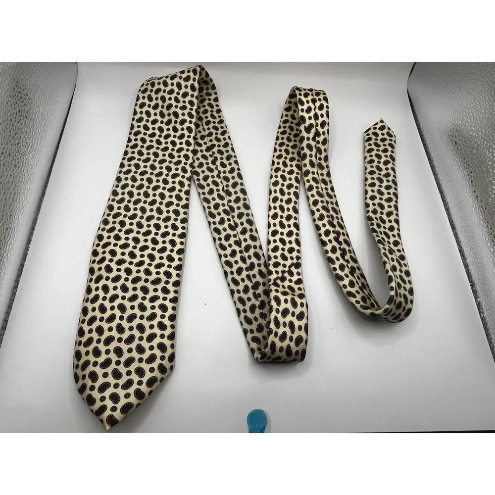 Oscar de la‎ Renta Silk Tie Cream Paisley Pattern Men's Neckwear Vintage